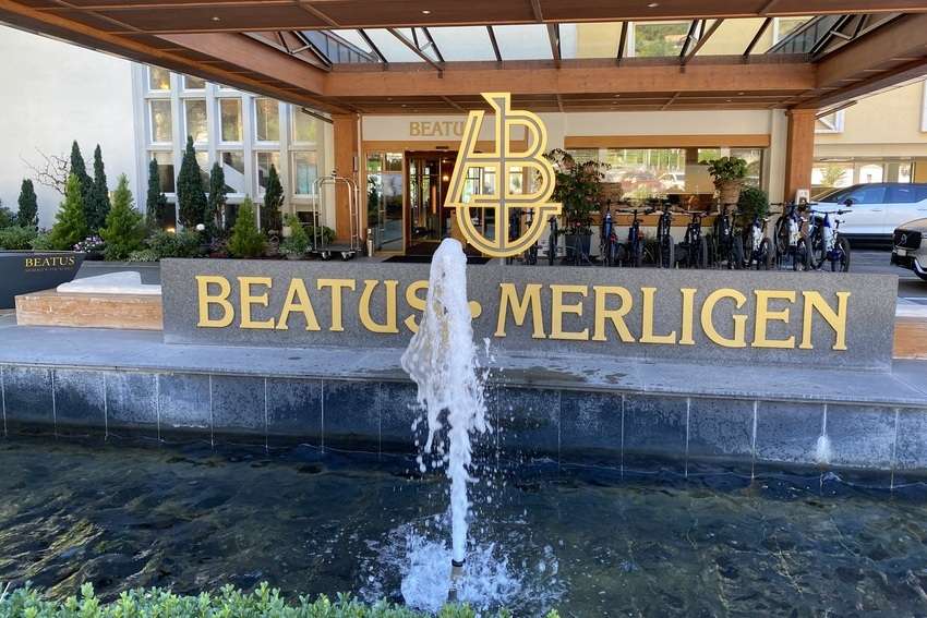 Eingang Hotel Beatus Merligen am Thunersee